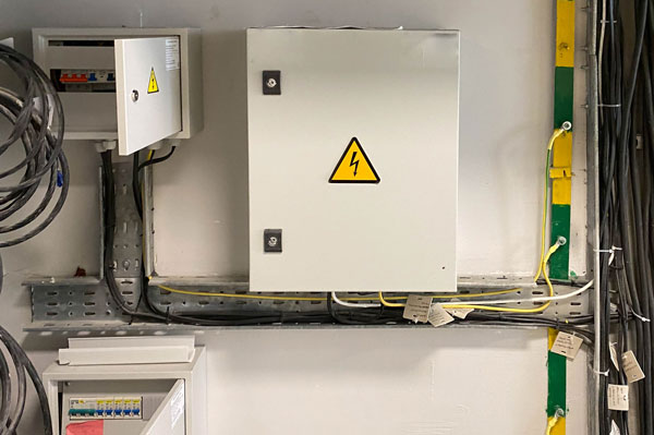 Breakers, Fuses & Electrical Boxes