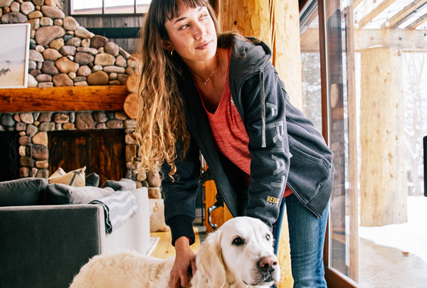 Sweatshirts & Pullovers